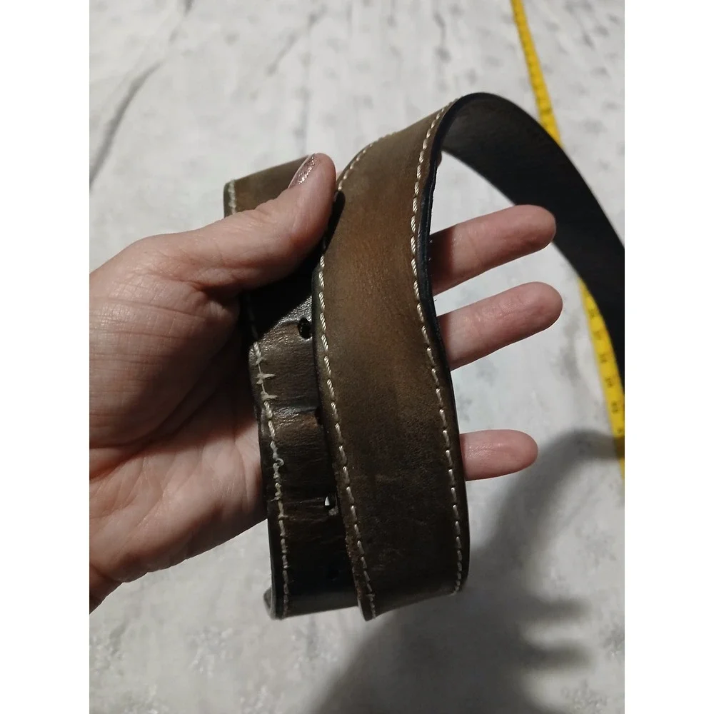 Genuine Leather ariat belt size xl with silver belt buckle